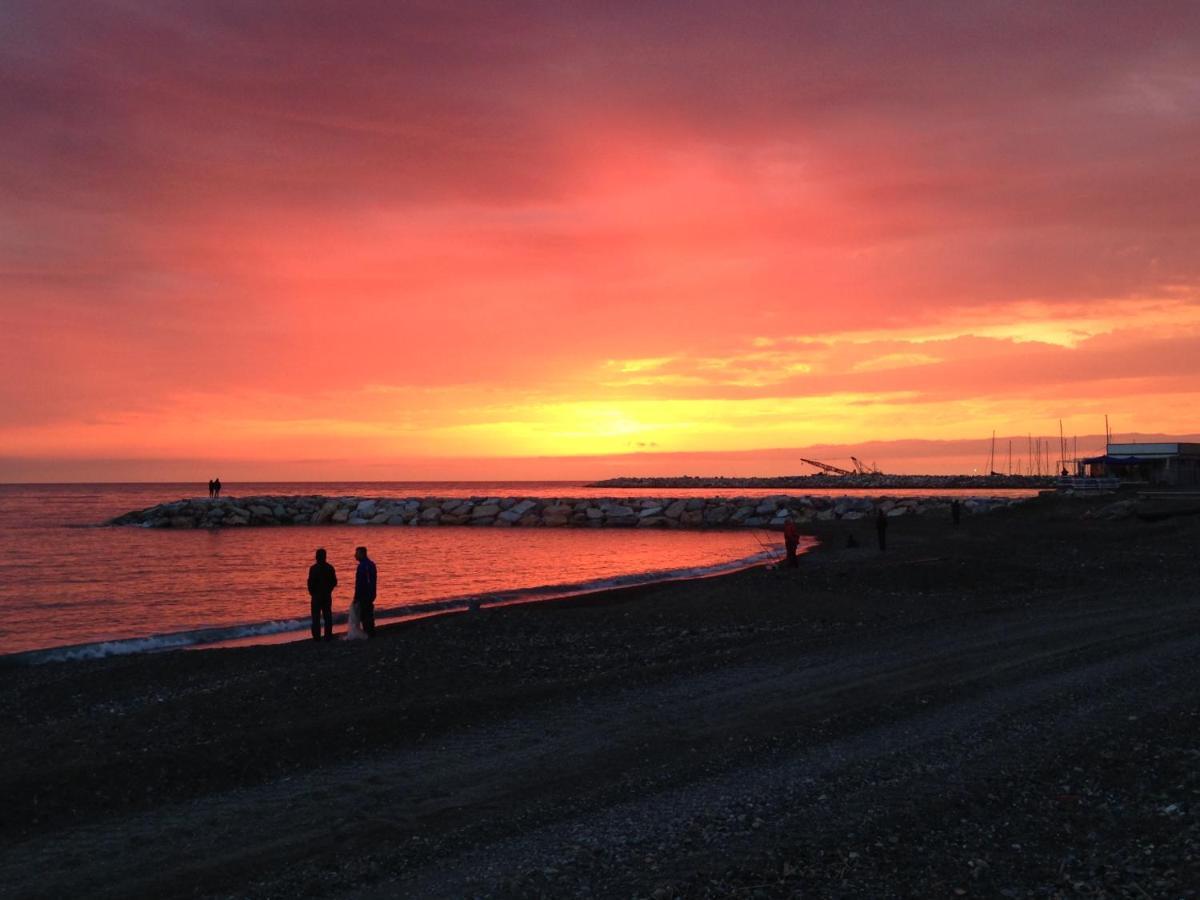 Affittacamere A Due Passi Dal Mare มารินา ดิ เชชินา ภายนอก รูปภาพ