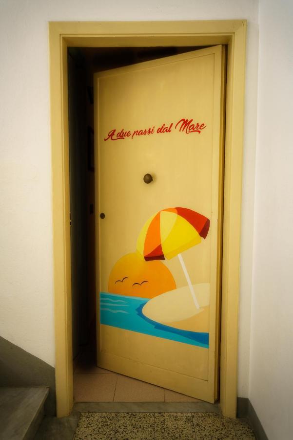 Affittacamere A Due Passi Dal Mare มารินา ดิ เชชินา ภายนอก รูปภาพ